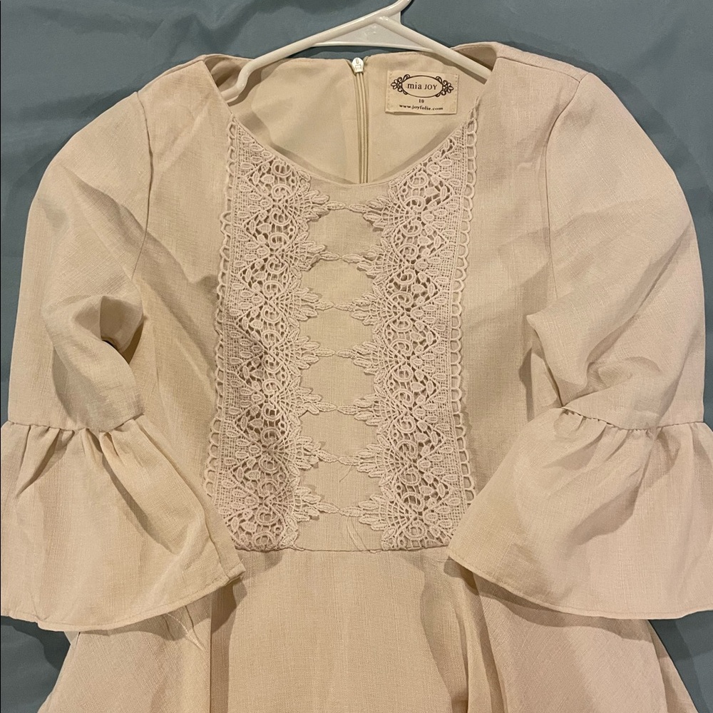 Little girls off white linen dress size 10. New with tag.